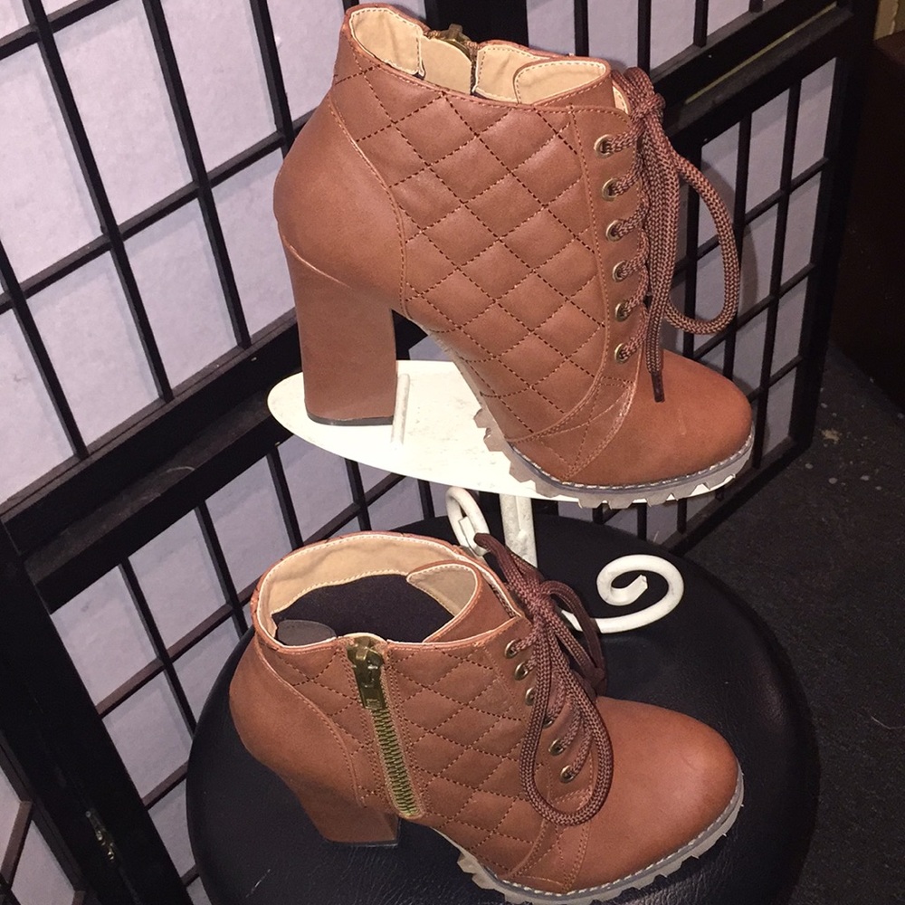 Boot - Picture 2 of 4